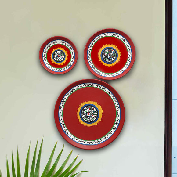  'The Warli Tales' Terracotta Wall Plates Wall Decor (Set of 3, Multicoloured, Hand-painted)