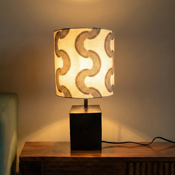 'Sleek Flow' Metal Decorative Table Lamp (38.9 Cm, Without Bulb, Hand-Etched)