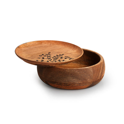 Burnt Leaf' Handcrafted Chapati Box With Lid In Mango Wood (8.2 Inch, 1080 ml)