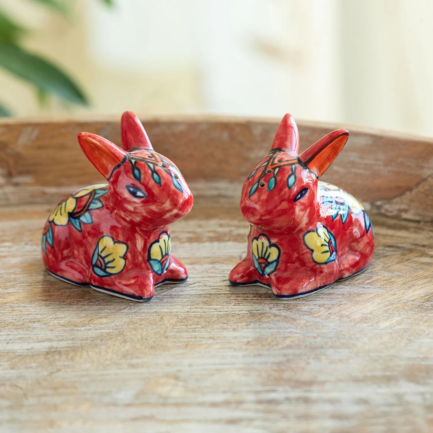 ExclusiveLane 'Bloomy Rabbits' Ceramic Salt & Pepper Shakers Set (50 M