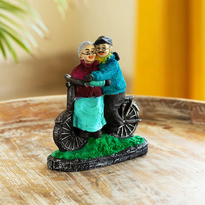 'Italian Old Cycling Couple' Modern Decorative Showpiece Statue (Resin, Handcrafted, 19.1 cm)