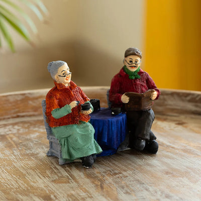 'Italian Chit-Chatting Old Couple' Modern Decorative Showpiece Statue (Resin, Handcrafted, 17 cm)