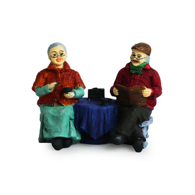 'Italian Chit-Chatting Old Couple' Modern Decorative Showpiece Statue (Resin, Handcrafted, 6.7 Inches)