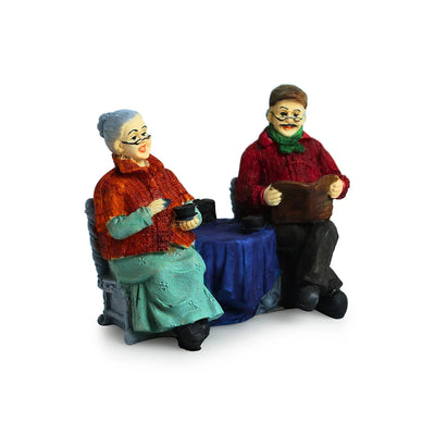 'Italian Chit-Chatting Old Couple' Modern Decorative Showpiece Statue (Resin, Handcrafted, 17 cm)