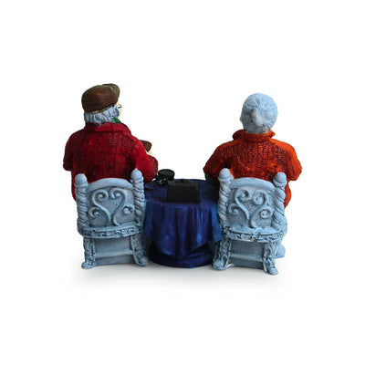 'Italian Chit-Chatting Old Couple' Modern Decorative Showpiece Statue (Resin, Handcrafted, 6.7 Inches)