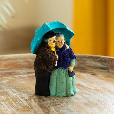 'Italian Old Umbrella Couple' Modern Decorative Showpiece Statue (Resin, Handcrafted, 17.5 cm)