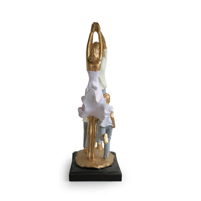 'Family Bliss' Modern Decorative Showpiece Sculpture (Resin, Handcrafted, 30.7 cm)