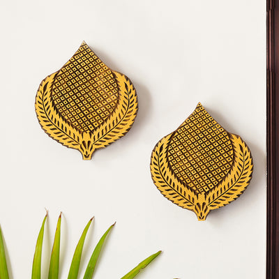 'Betel Pair' Hand Carved Block Wall Décor In Sheesham Wood (Set of 2)