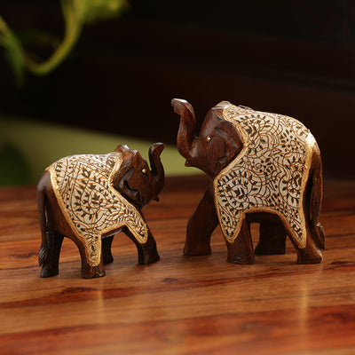 'The Talking Tuskers' Hand Carved & Hand Painted Cotton Cloth Showpiece In Eucalyptus Wood