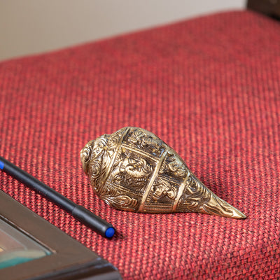 'Sharp Shell' Hand-Etched Carved Showpiece In Brass (425 Grams)