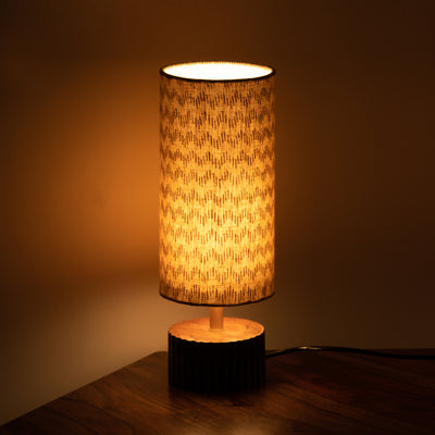 'Zigzag Zeal' Handcrafted Round Table Lamp In Mango Wood (14 Inch)